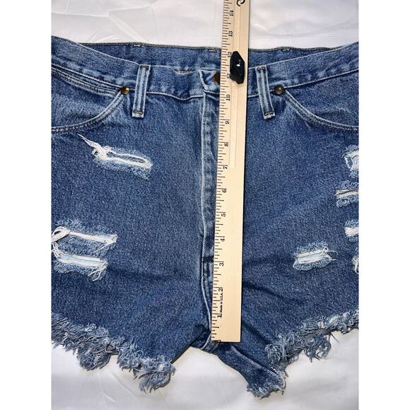 Wrangler Cut Off Jean Shorts Size 31x3 High Rise Blue Denim Raw Hem Western VTG - Picture 6 of 12
